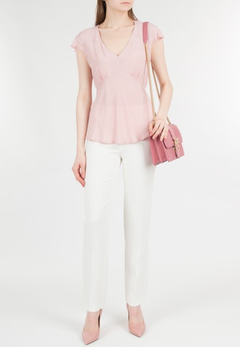 Товар розового цвета с внутренней стороны