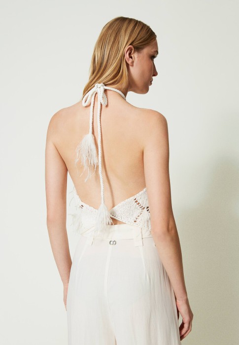 Товар белого цвета с внутренней стороны