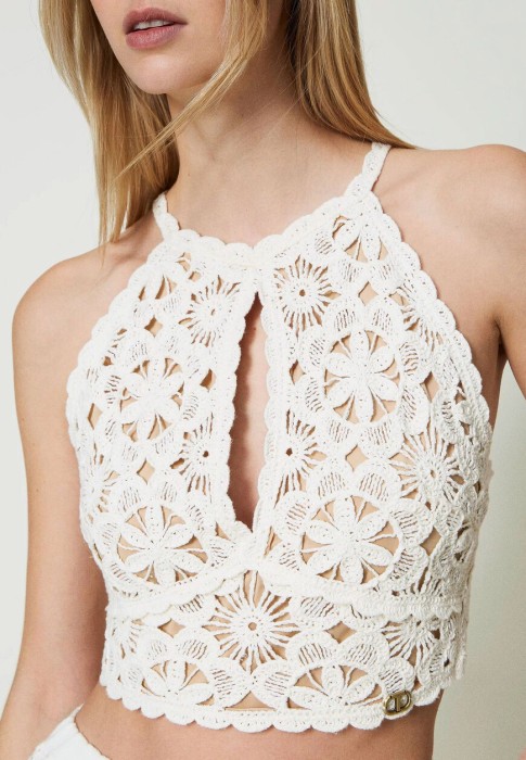 Товар белого цвета с внутренней стороны