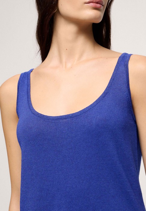 Товар синего цвета с внутренней стороны