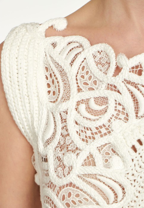 Товар белого цвета с внутренней стороны