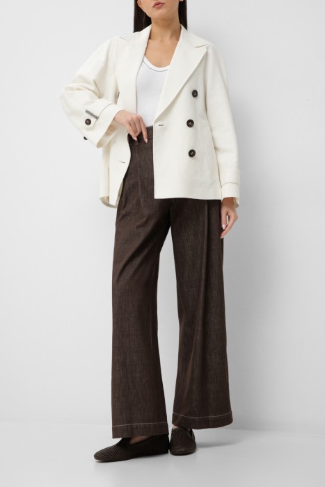 Товар белого цвета с внутренней стороны