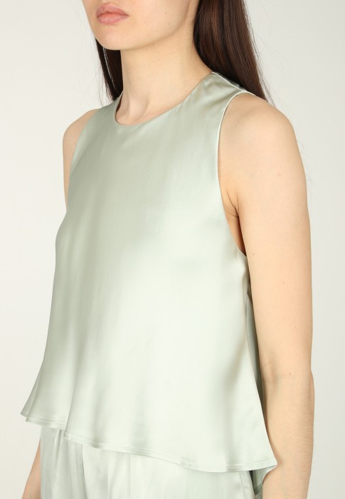 Товар зеленого цвета с внутренней стороны