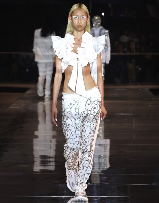 Товар белого цвета с внутренней стороны