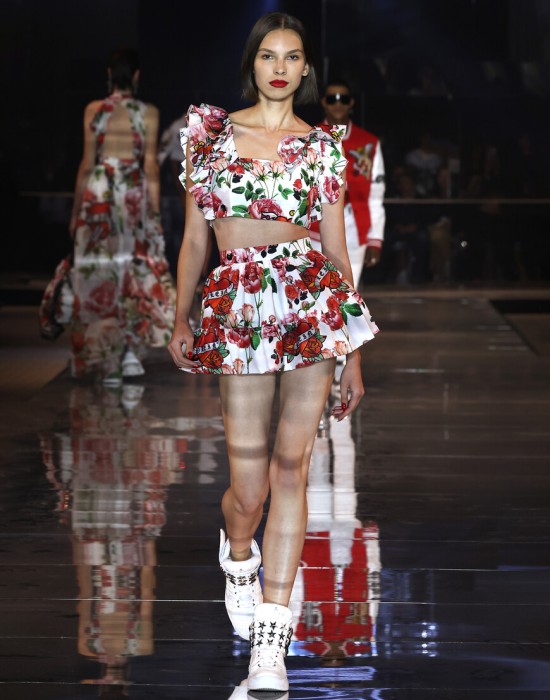 Товар белого цвета с внутренней стороны