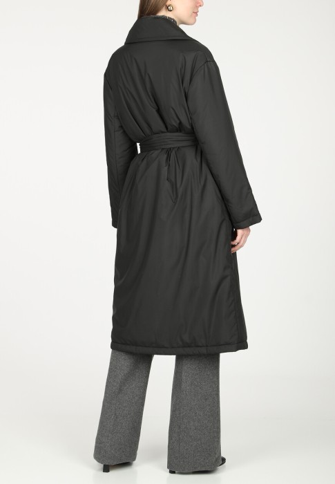 Товар черного цвета с внутренней стороны