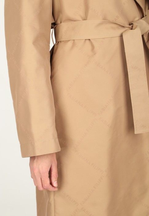 Товар коричневого цвета с внутренней стороны