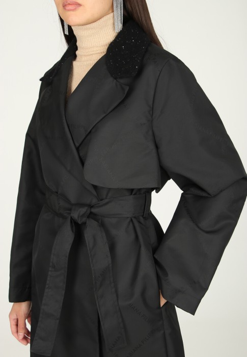 Товар черного цвета с внутренней стороны