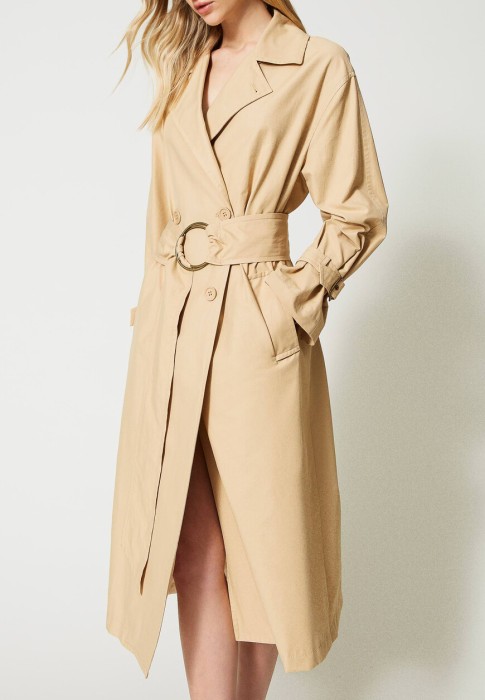 Товар бежевого цвета с внутренней стороны