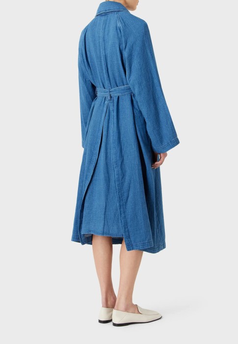 Товар синего цвета с внутренней стороны