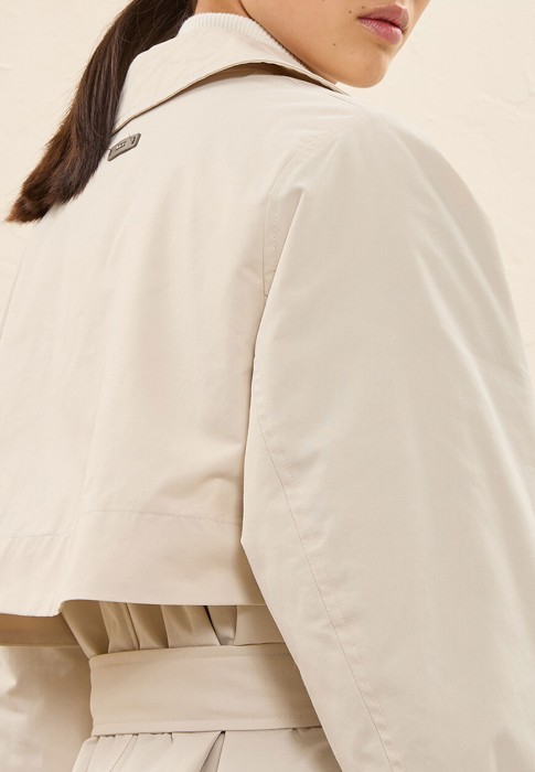 Товар бежевого цвета с внутренней стороны