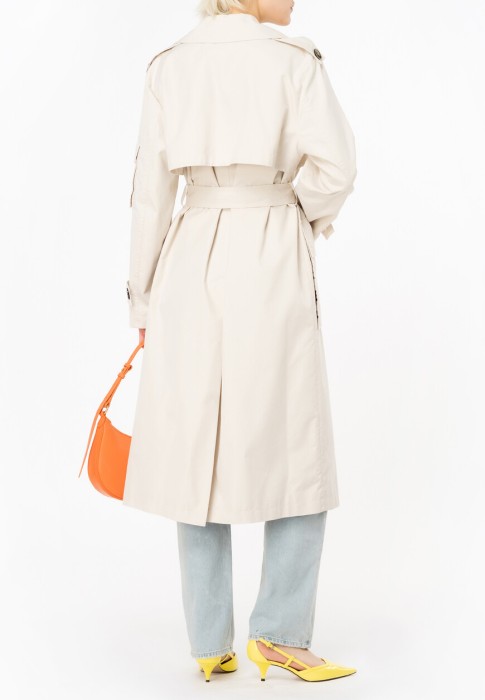 Товар бежевого цвета с внутренней стороны