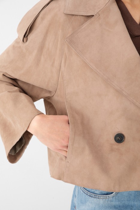 Товар коричневого цвета с внутренней стороны