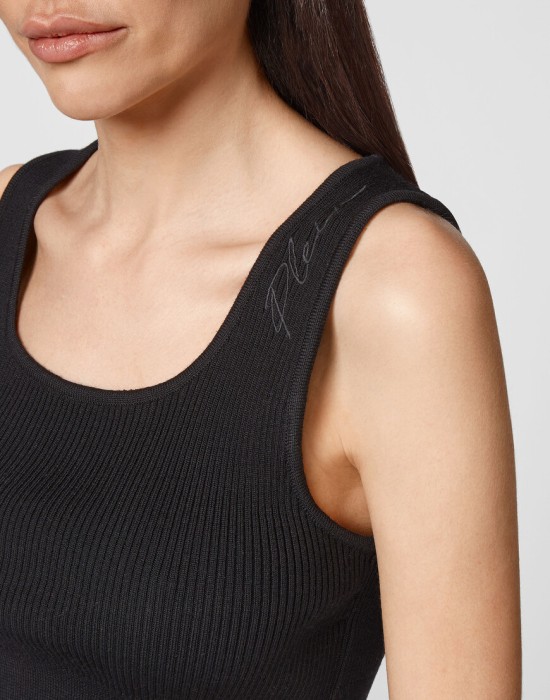 Товар черного цвета с внутренней стороны