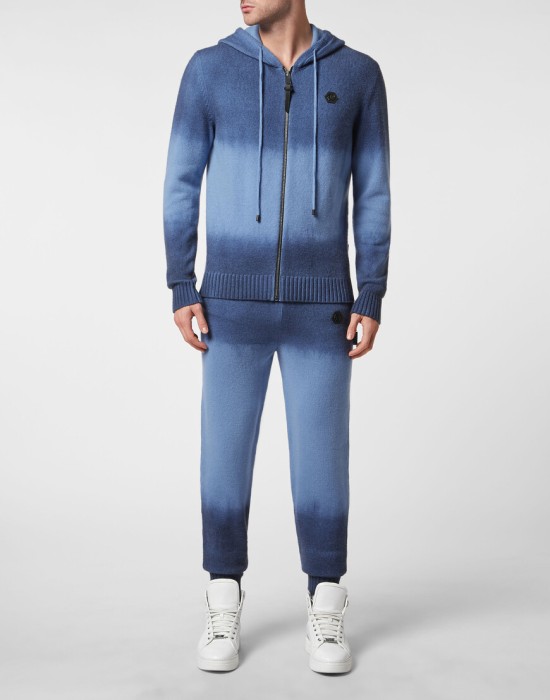 трикотажный костюм  по цене 226100 руб вид справа