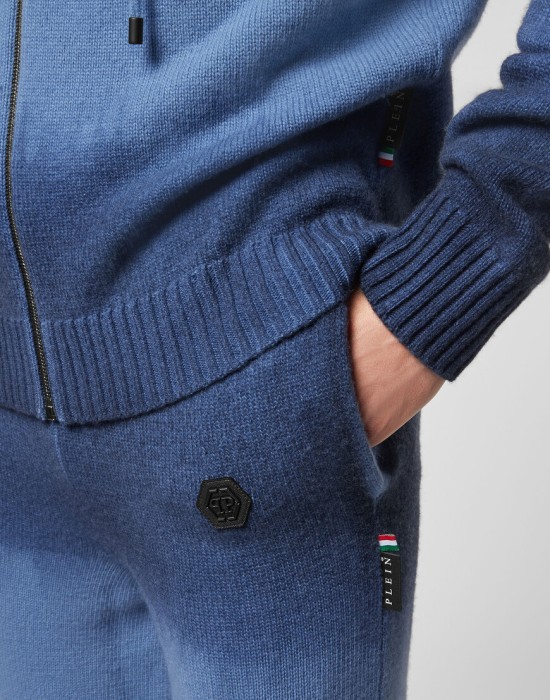 Товар синего цвета с внутренней стороны