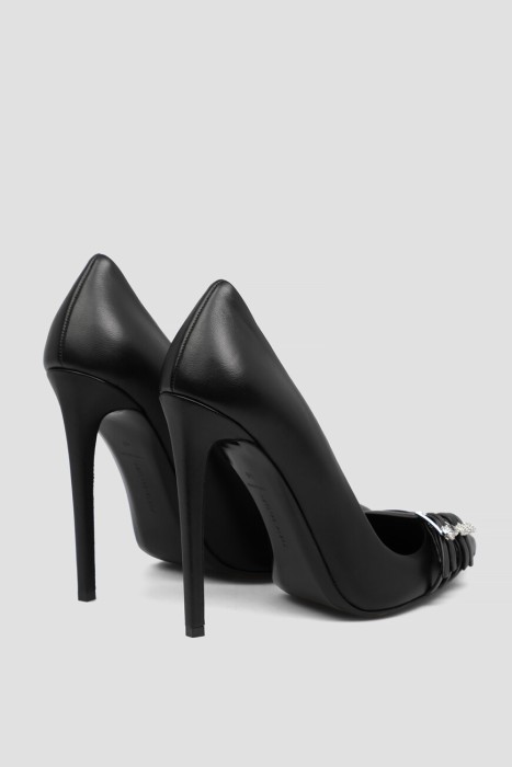 Товар черного цвета с внутренней стороны