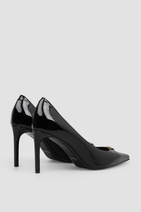 Товар черного цвета с внутренней стороны