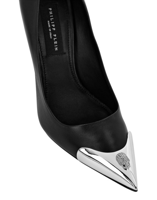 Товар черного цвета с внутренней стороны