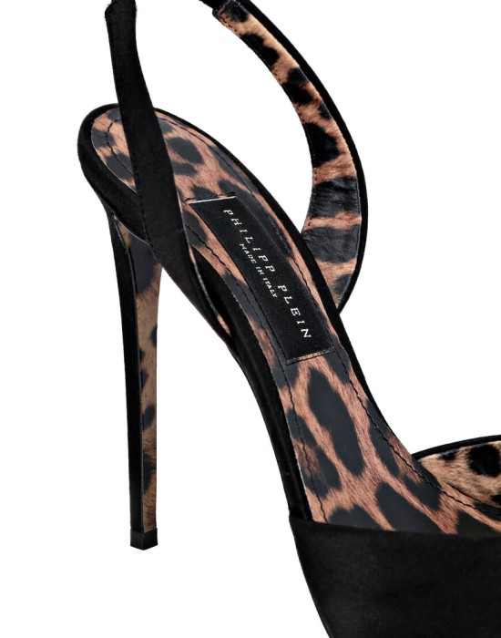 Товар черного цвета с внутренней стороны