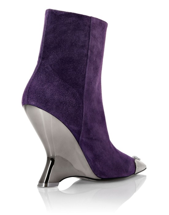 Товар сиреневого цвета с внутренней стороны