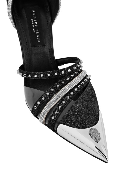 Товар черного цвета с внутренней стороны