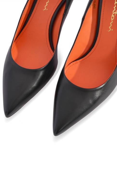 Товар черного цвета с внутренней стороны