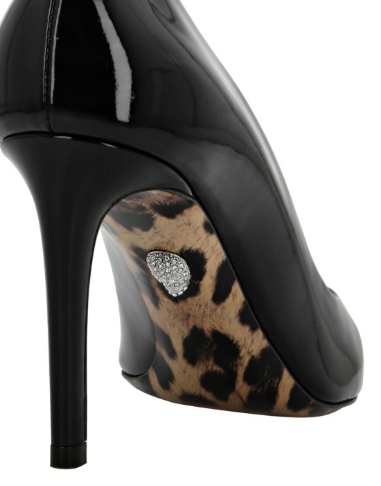 Товар черного цвета с внутренней стороны