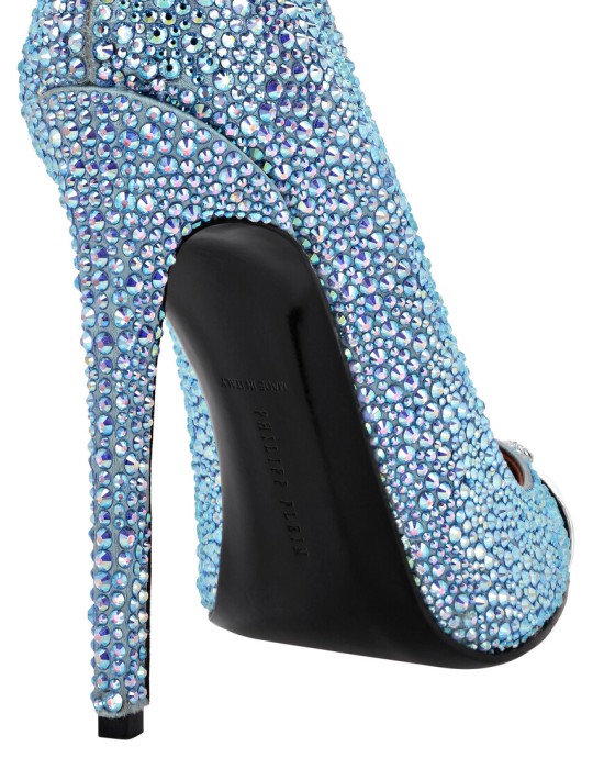 Товар голубого цвета с внутренней стороны