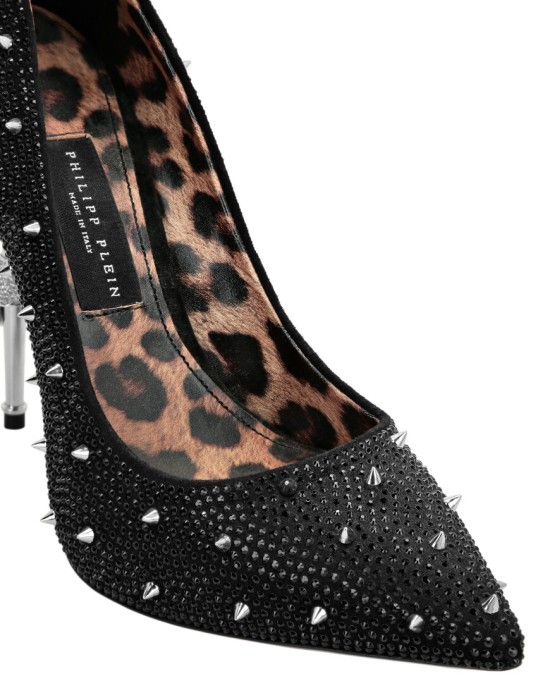 Товар черного цвета с внутренней стороны