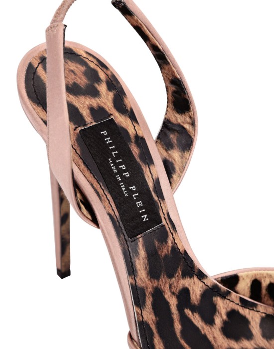 Товар бежевого цвета с внутренней стороны