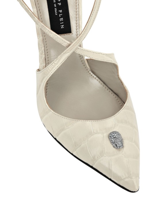 Товар бежевого цвета с внутренней стороны