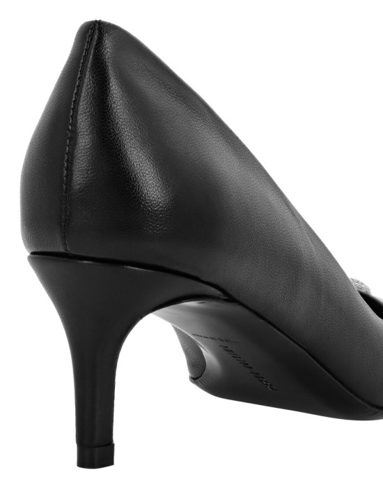 Товар черного цвета с внутренней стороны