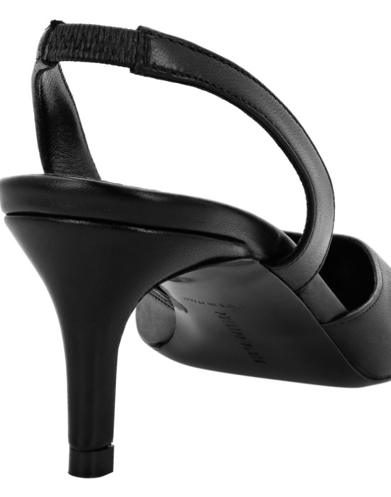 Товар черного цвета с внутренней стороны