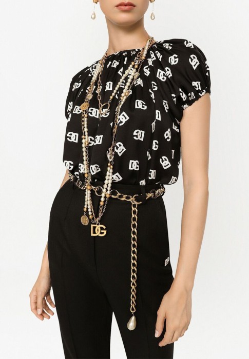 Товар черного цвета с внутренней стороны