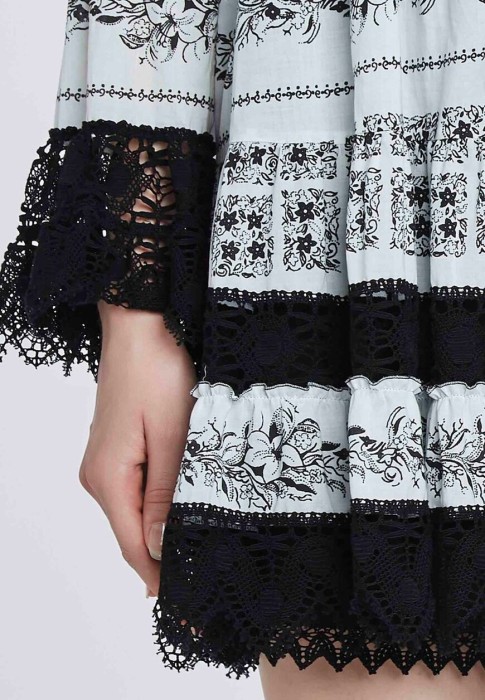 Товар белого цвета с внутренней стороны