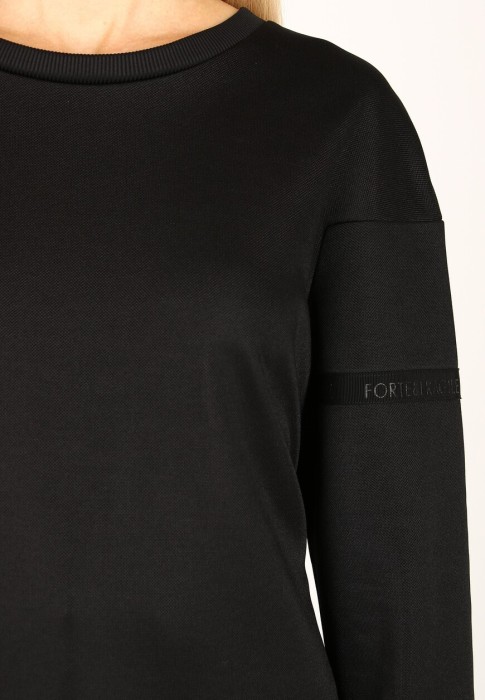 Товар черного цвета с внутренней стороны