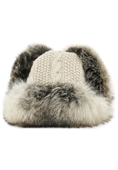 Товар бежевого цвета с внутренней стороны