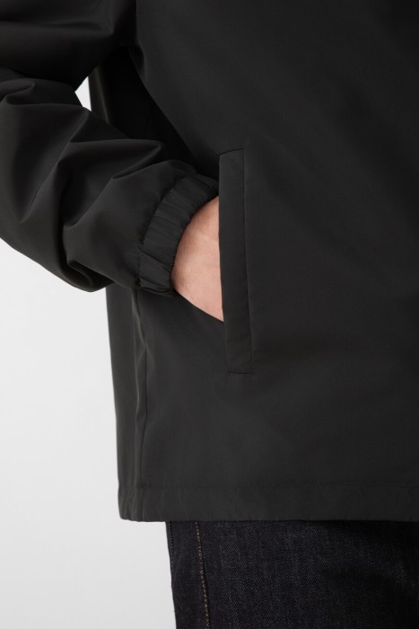 Товар черного цвета с внутренней стороны