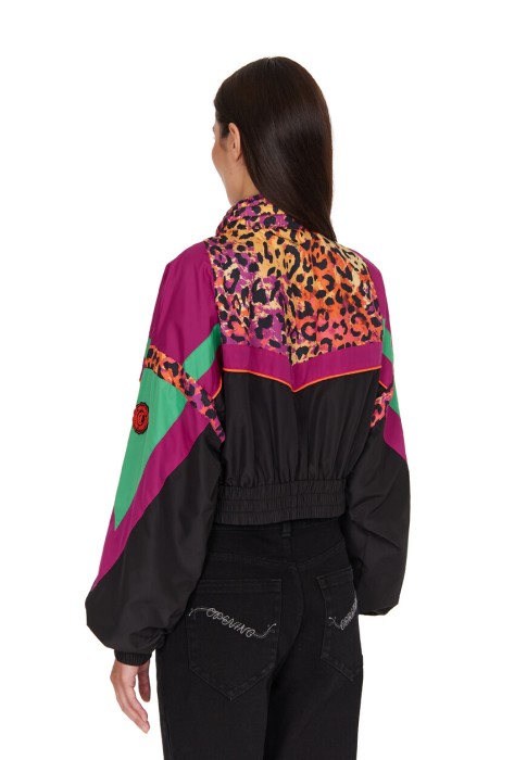 Товар черного цвета с внутренней стороны