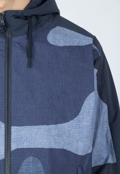 Товар синего цвета с внутренней стороны