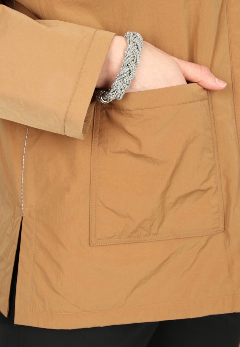 Товар коричневого цвета с внутренней стороны