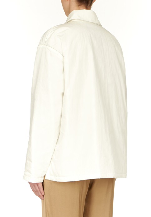 Товар белого цвета с внутренней стороны