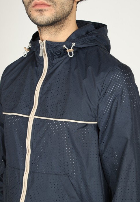 Товар синего цвета с внутренней стороны