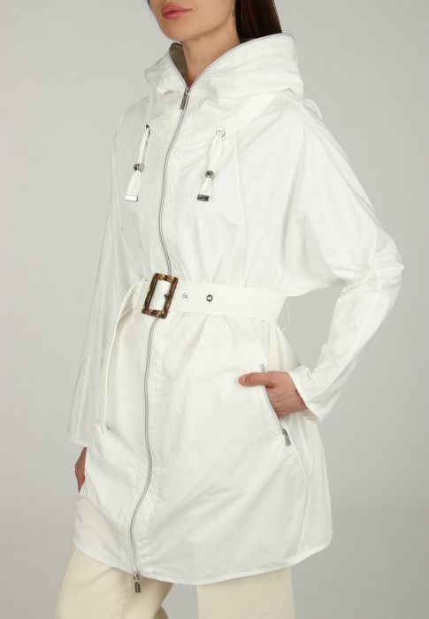 Товар белого цвета с внутренней стороны