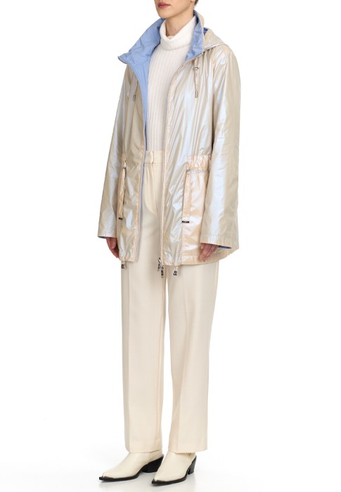 Товар бежевого цвета с внутренней стороны