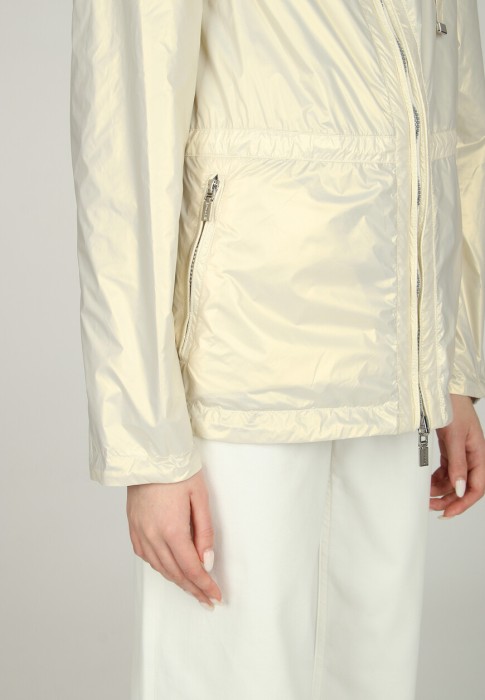 ветровка  из проверенных материалов спереди