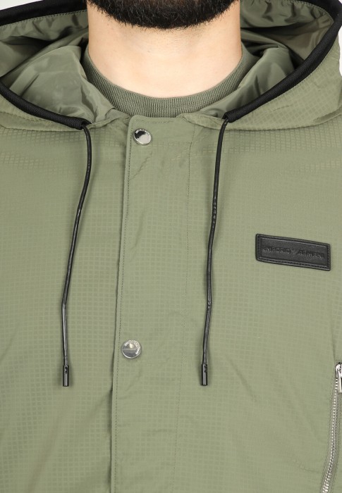 Товар зеленого цвета с внутренней стороны