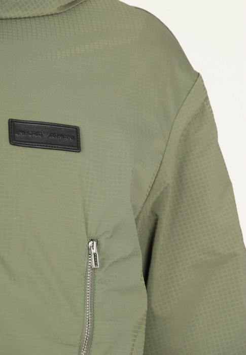 ветровка  из проверенных материалов спереди