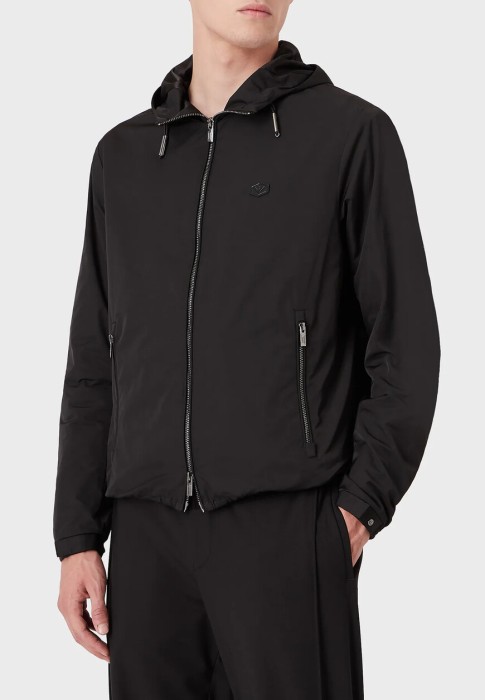 Товар черного цвета с внутренней стороны